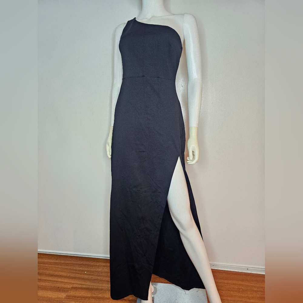 Lulu's Chic Black One-Shoulder Dress w/ High Slit Size M NWOT - Picture 6 of 7
